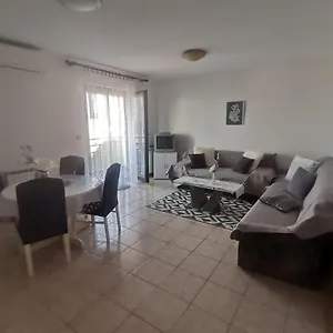  Apartment Petrica